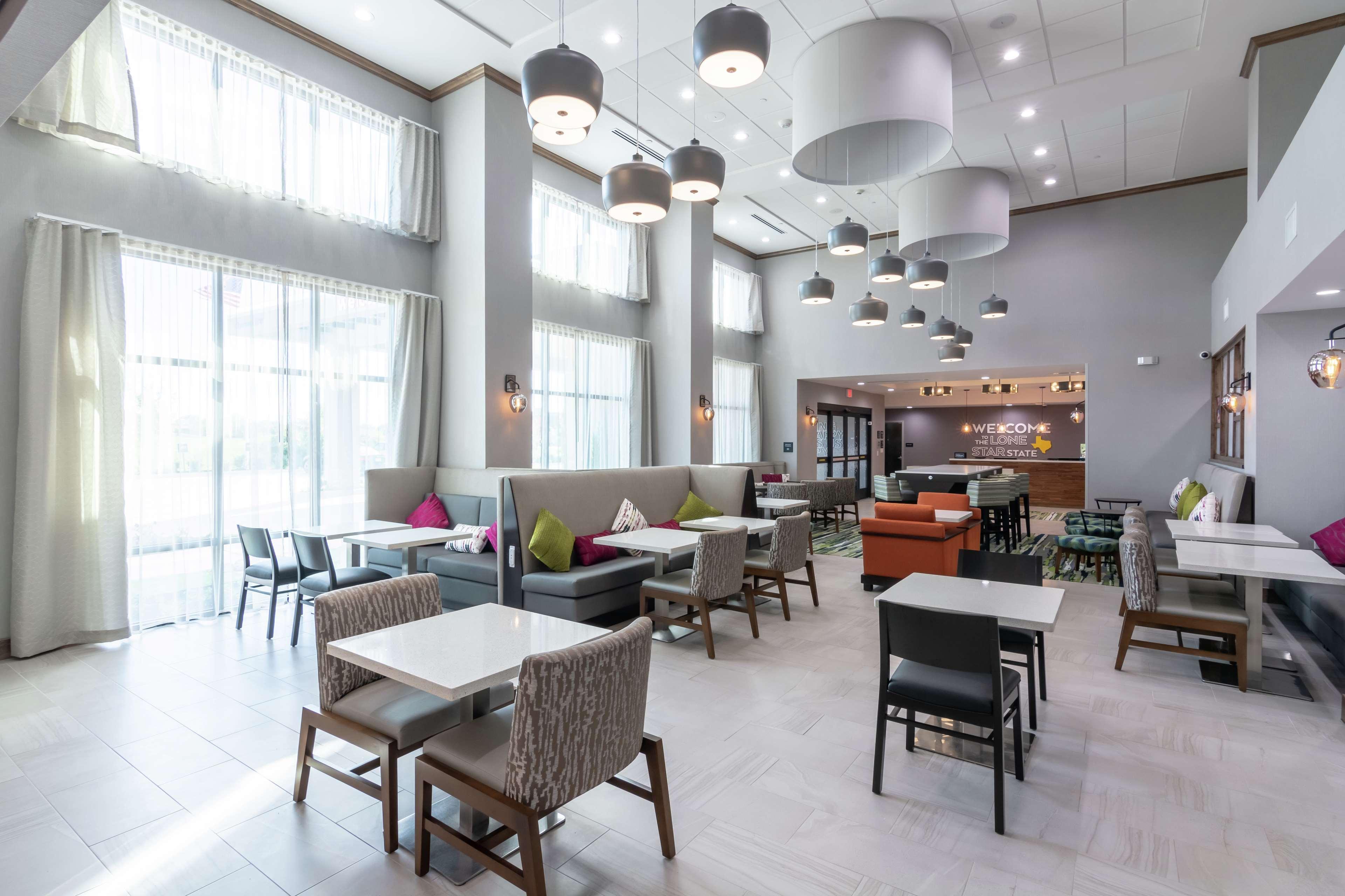 Hampton Inn & Suites Dallas East מראה חיצוני תמונה
