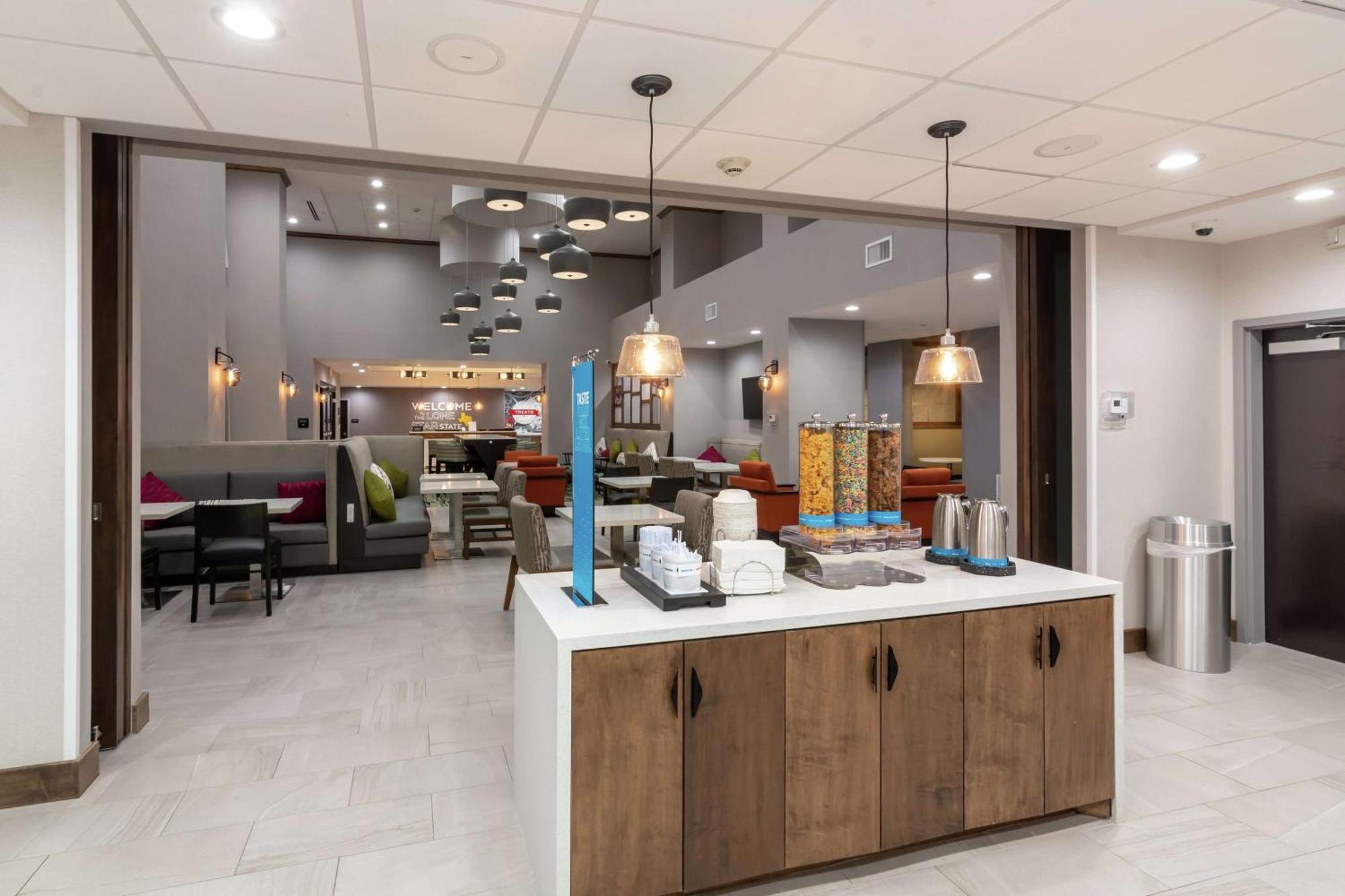 Hampton Inn & Suites Dallas East מראה חיצוני תמונה