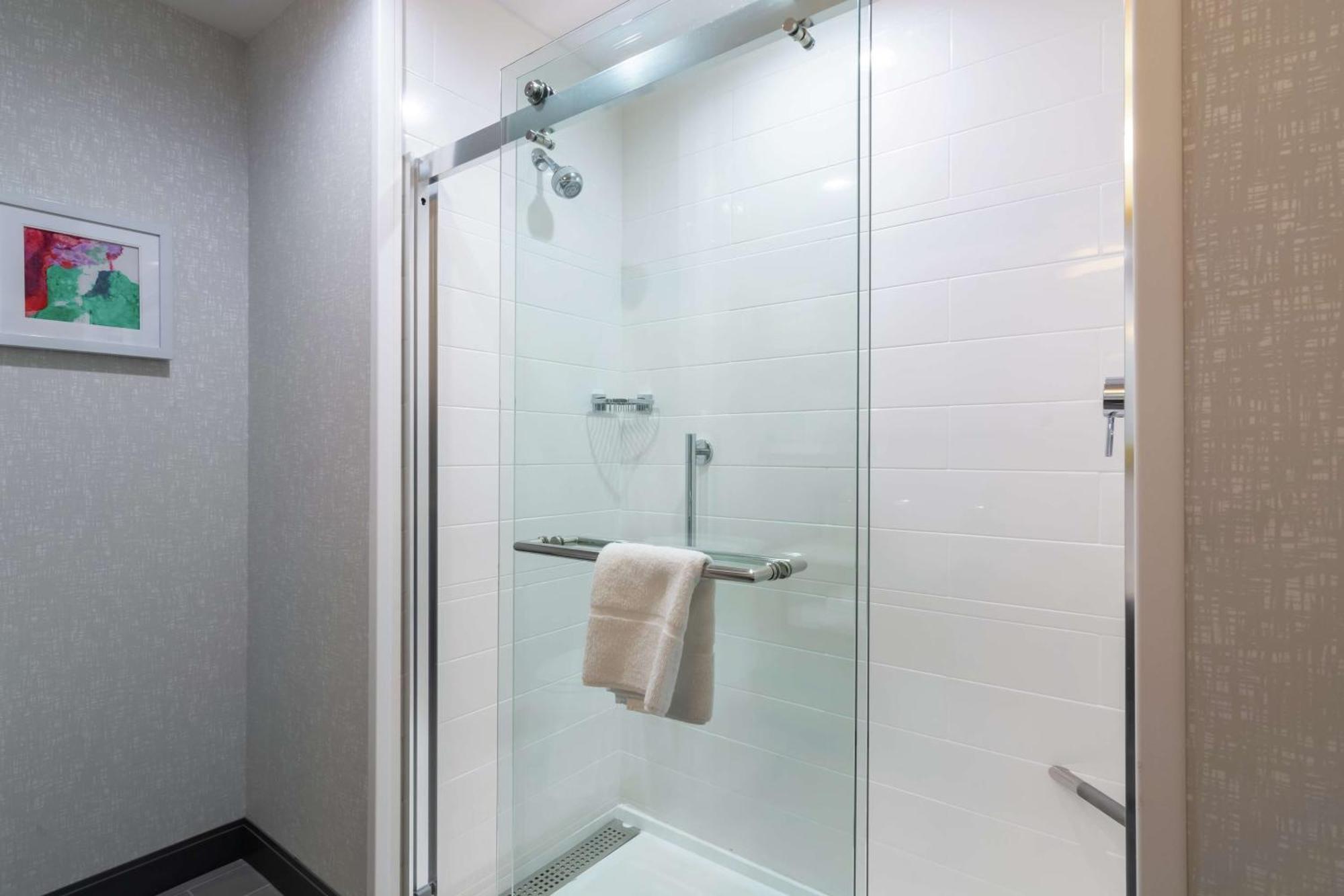 Hampton Inn & Suites Dallas East מראה חיצוני תמונה
