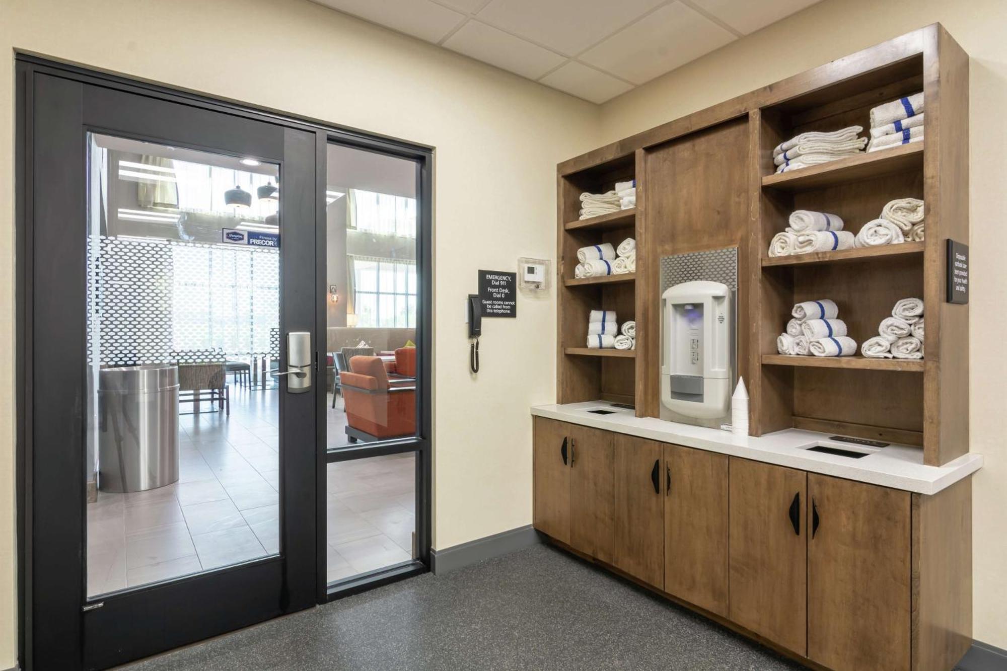 Hampton Inn & Suites Dallas East מראה חיצוני תמונה