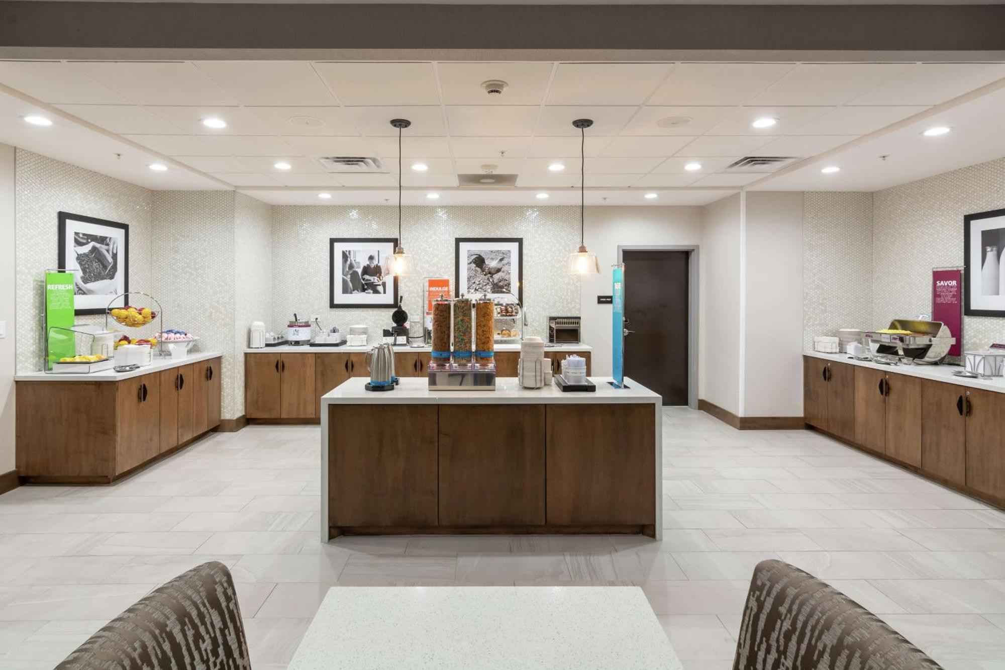 Hampton Inn & Suites Dallas East מראה חיצוני תמונה