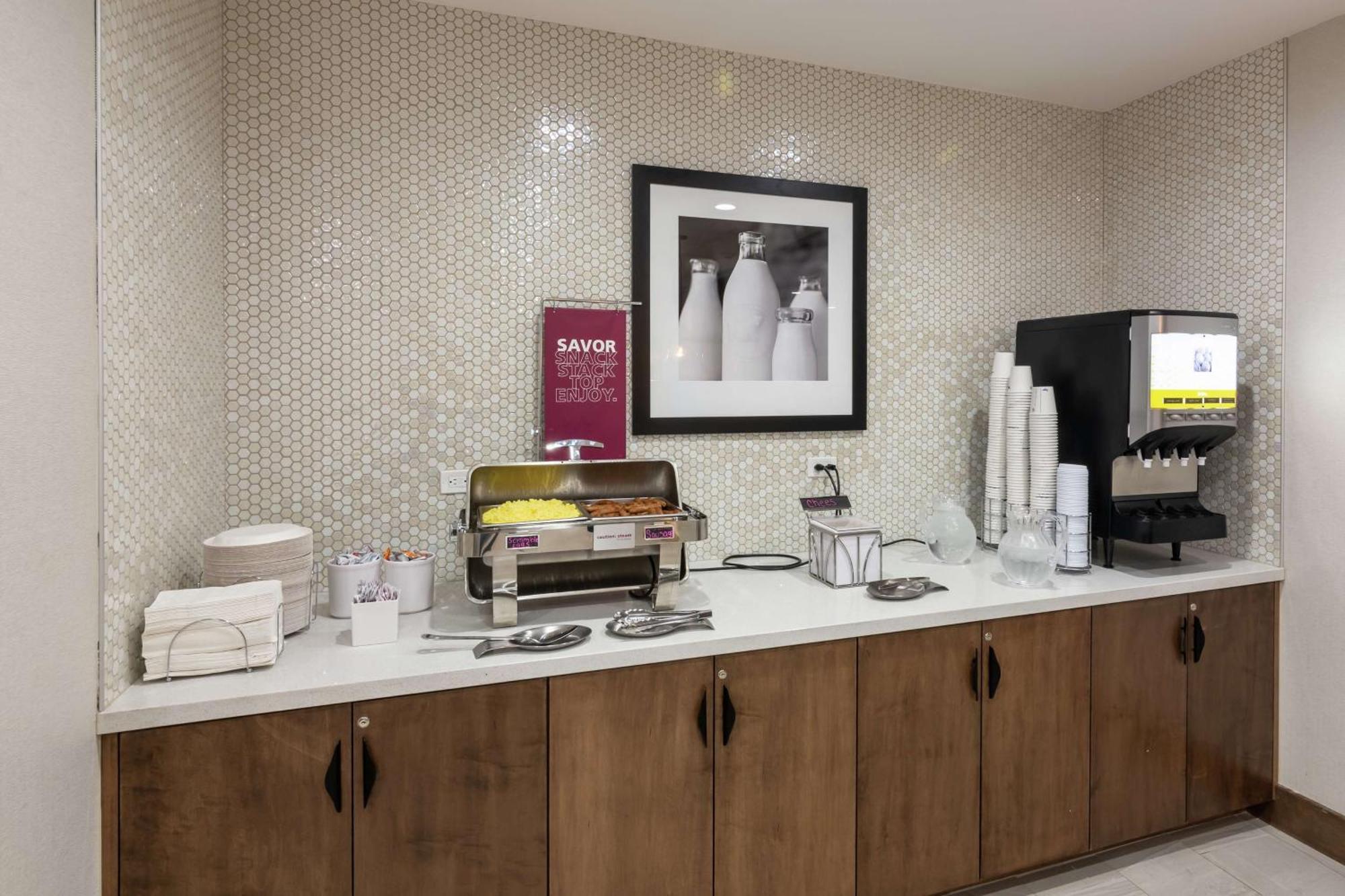 Hampton Inn & Suites Dallas East מראה חיצוני תמונה