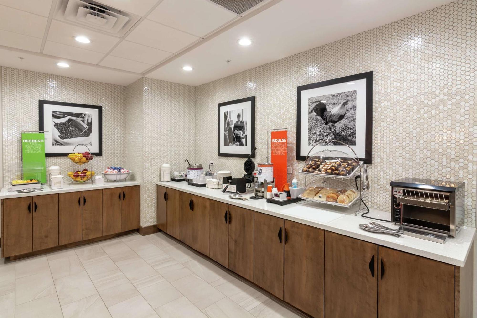 Hampton Inn & Suites Dallas East מראה חיצוני תמונה